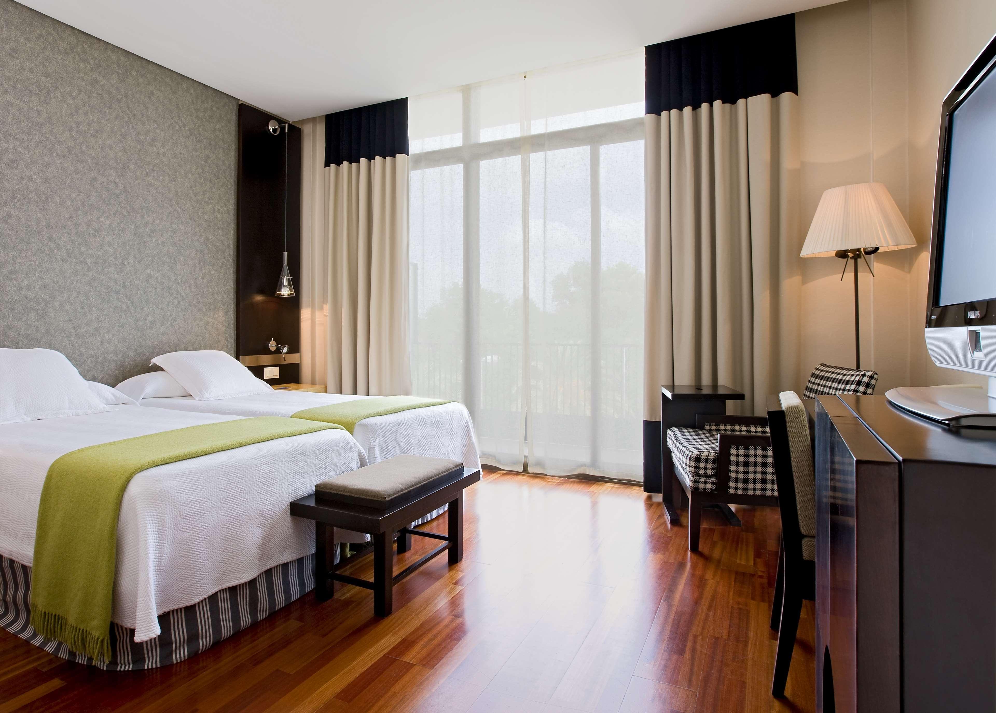 เอ็นเอช อเวนิดา เฮเรซ Hotel เฮเรซ เด ลาฟรอนเตรา ภายนอก รูปภาพ