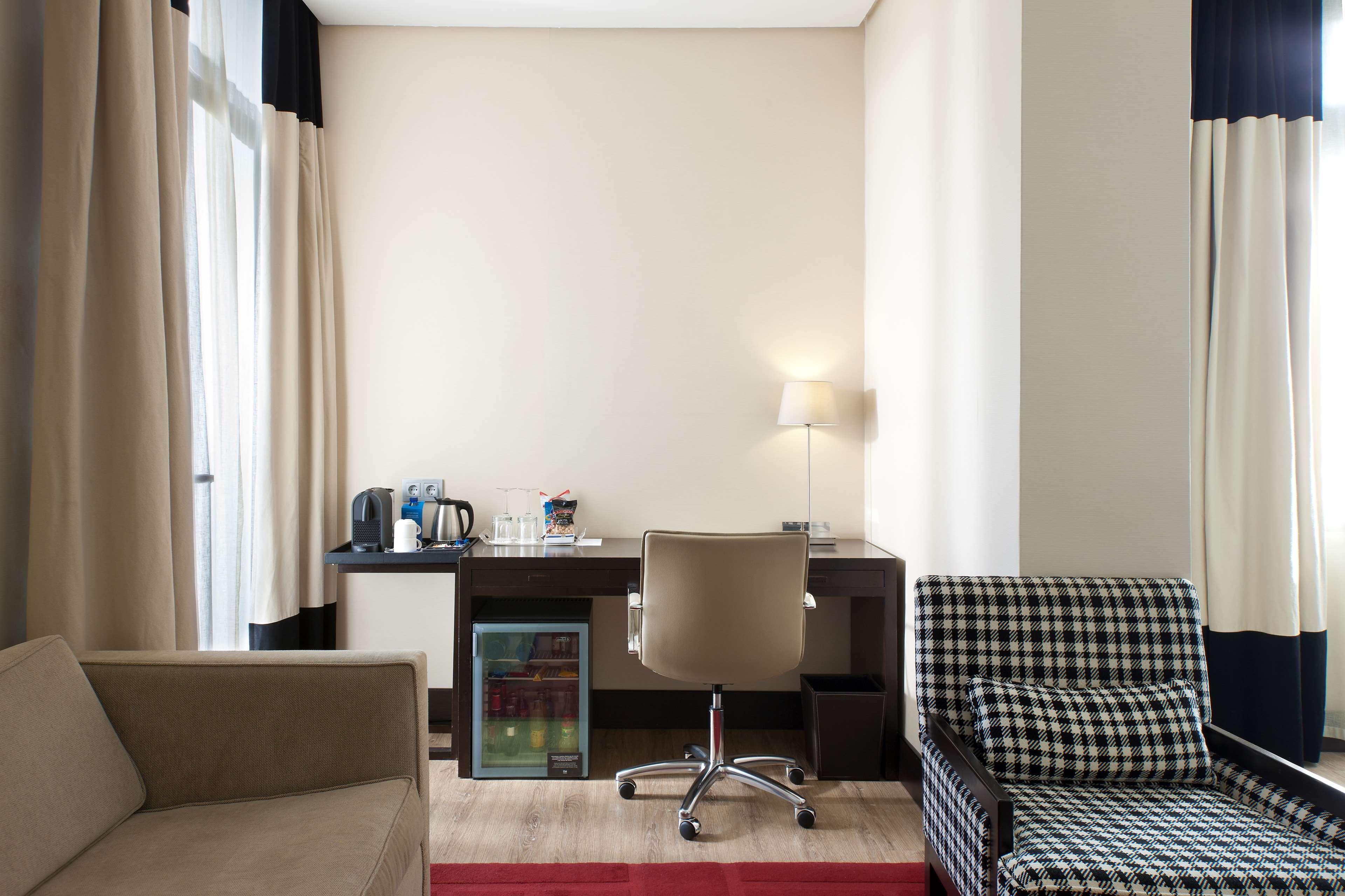 เอ็นเอช อเวนิดา เฮเรซ Hotel เฮเรซ เด ลาฟรอนเตรา ภายนอก รูปภาพ