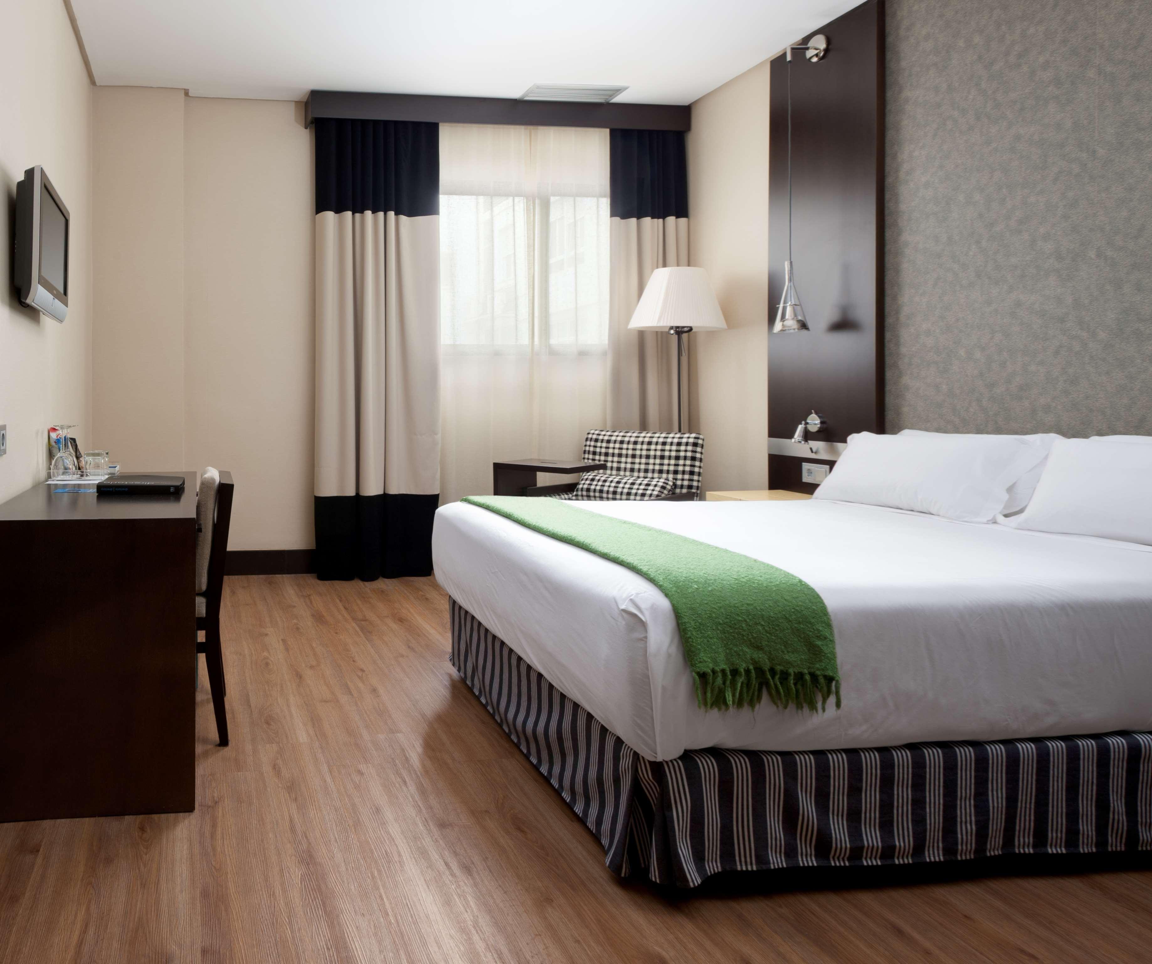 เอ็นเอช อเวนิดา เฮเรซ Hotel เฮเรซ เด ลาฟรอนเตรา ภายนอก รูปภาพ