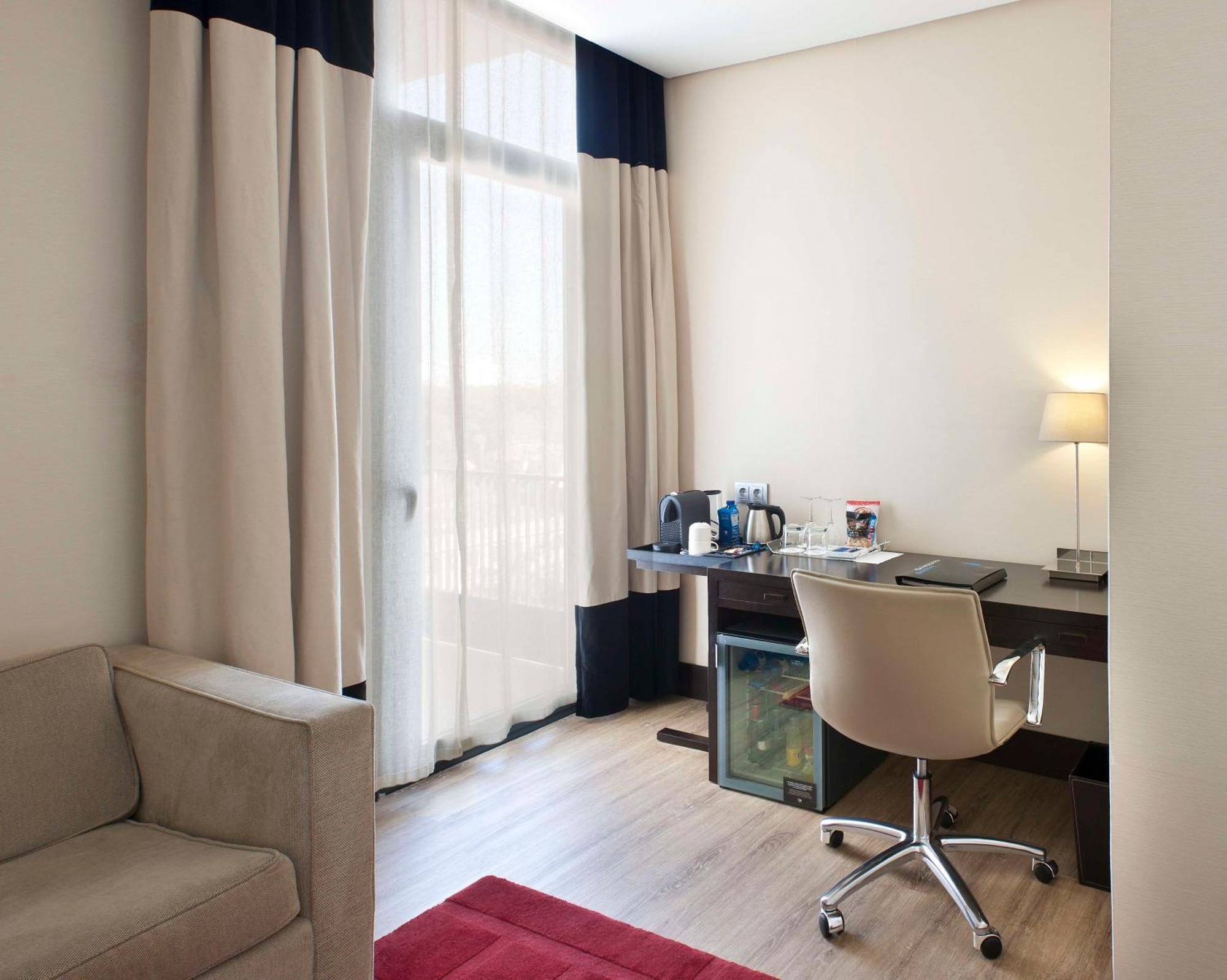 เอ็นเอช อเวนิดา เฮเรซ Hotel เฮเรซ เด ลาฟรอนเตรา ภายนอก รูปภาพ