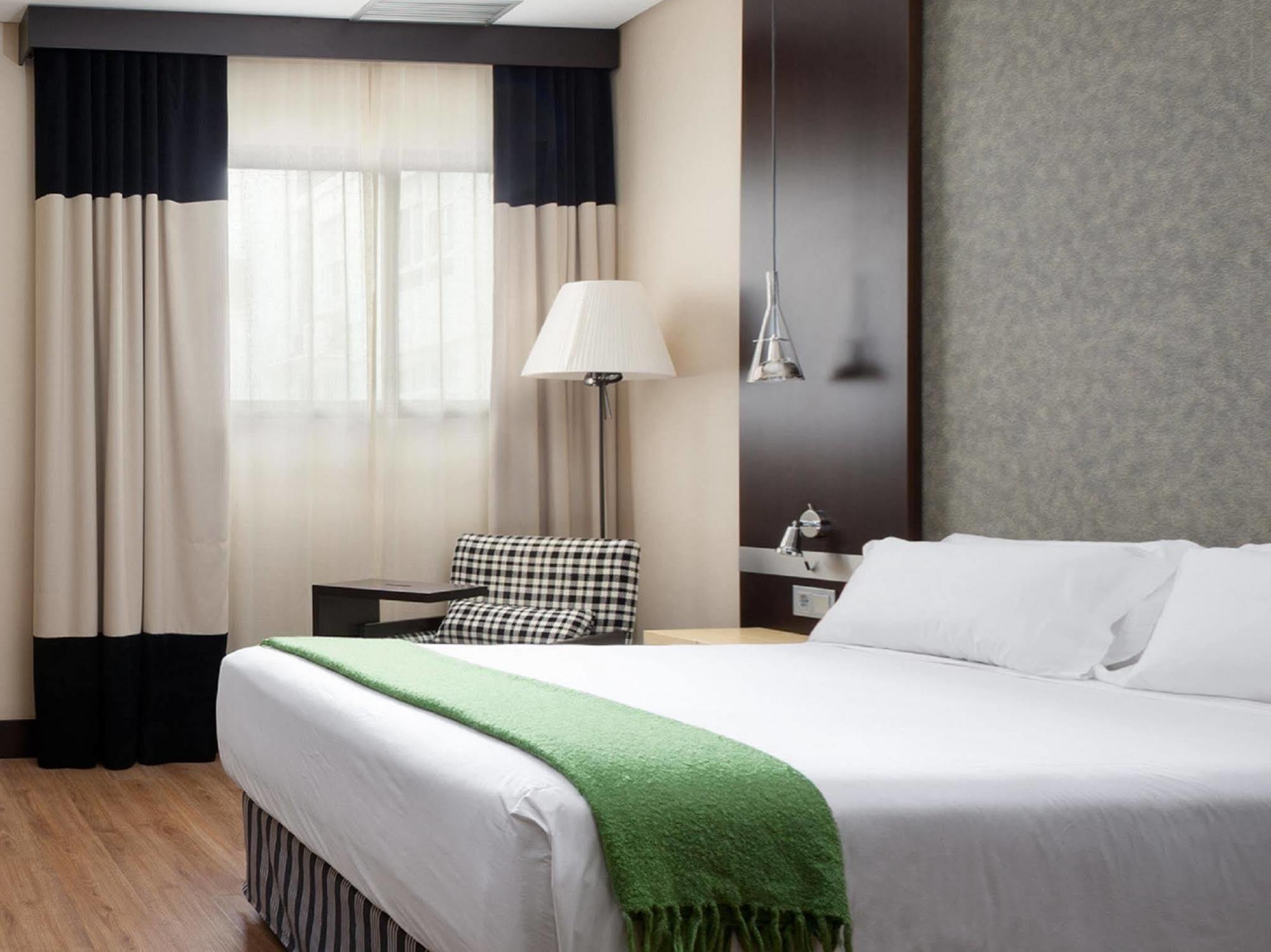 เอ็นเอช อเวนิดา เฮเรซ Hotel เฮเรซ เด ลาฟรอนเตรา ภายนอก รูปภาพ